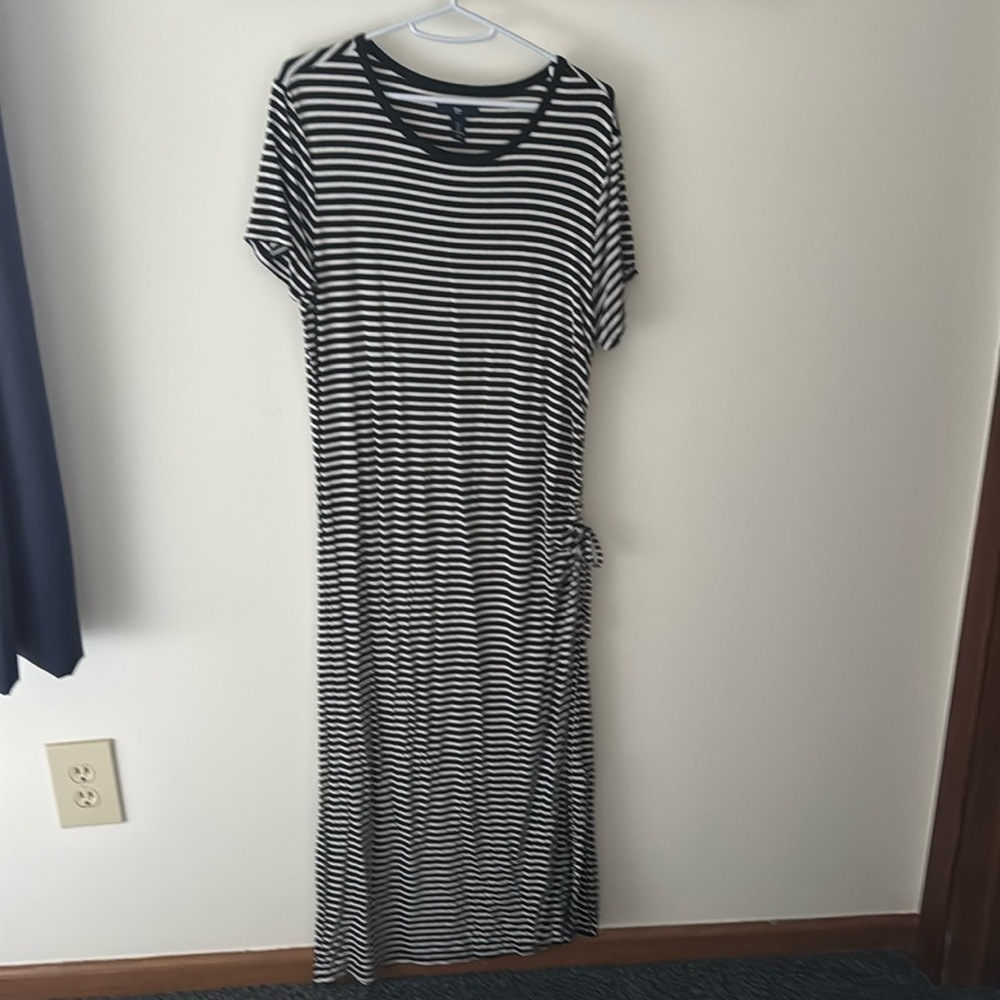 Midi Black and cream striped GAP dress, size Large